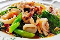 ข้าวคะน้าปลาหมึก