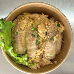 ข้าวหน้าหมูเบคอนพันเห็ดเข็มทอง