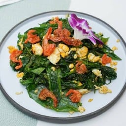 ใบเเหลียงผัดไข่กุ้งเสียบ