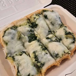 ขนมปังผักโขมอบชีส(Spinach and Cheese Baked Bread)