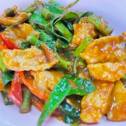 ผัดพริกแกงหมู