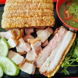 ตามสั่งหมูกรอบ สนามบิน