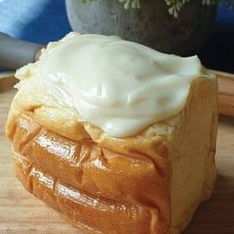 ขนมปังไส้ทะลัก by ตัวกลม
