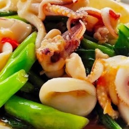 ข้าว+คะน้าปลาหมึกน้ำมันหอย