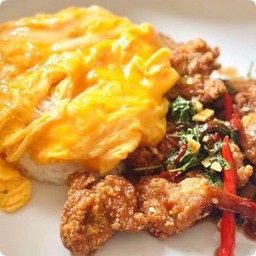 ข้าวกระเพราไก่กรอบ+ไข่ข้น