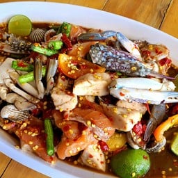 เกาเหลาปูม้า+กุ้ง+แซลม่อน+หอยแครง+หมูยอ