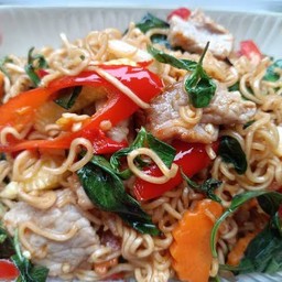 มาม่าผัดขี้เมาหมู