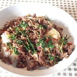 ข้าวหน้ากะเพราเนื้อสับ