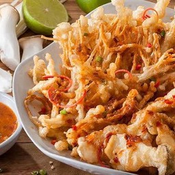 ยำเห็ดรวมทอดกรอบ