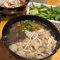 เฝอลาว(ตลาดแจ่มจันทร์)เทพารักษ์ สาขา1เทพารักษ์