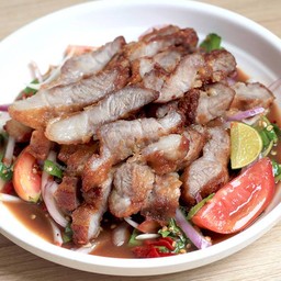 ยำสันคอหมูทอดสามเกลอ
