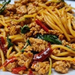 สปาเก็ตตี้ กะเพราเนื้อ