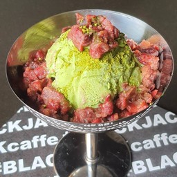 Uji Matcha Ice Cream + Azuki Red Bean ไอติมอูจิมัทฉะ + ถั่วแดงญี่ปุ่นอะซูกิ