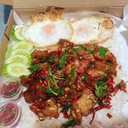 ข้าวกะเพราหมูกรอบ+ไข่ดาว2ฟอง(XL)