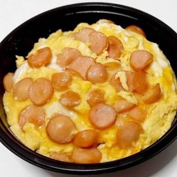 ข้าวไข่ข้นไส้กรอก