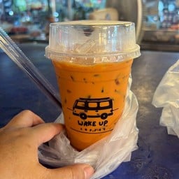 wake up van cafe ตลาดบ่อวิน