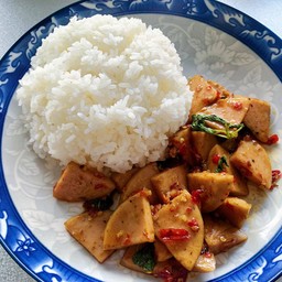 ข้าวกะเพราหมูยอราดข้าว