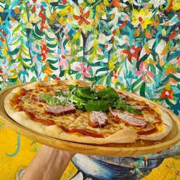 พิซซ่าอกเป็ดรมควันร็อคเก็ต