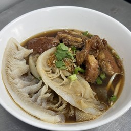 ก๋วยเตี๋ยวเนื้อตุ๋น+สไบนาง