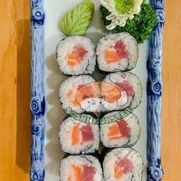 Two Twin Maki ม่อน+ทูน่า มากิ (8pcs.)