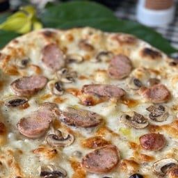 พิซซ่าหน้าไส้กรอก ซอส คาโปนาร่า