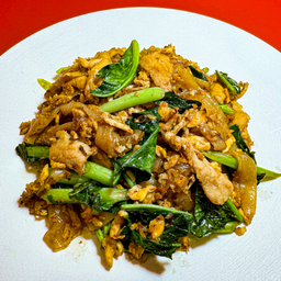 ผัดซีอิ้ว ไก่ (LINEMAN)