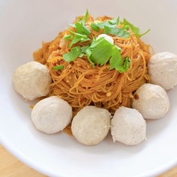 หมี่คลุกลูกชิ้นล้วน