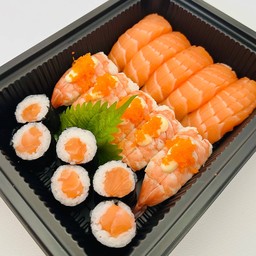 แถมฟรียำสาหร่ายทานเล่น 50 กรัม เซ็ทมากิแซลมอน 6 ชิ้น ซูชิแซลมอนสด 5 คำ+ ซูชิกุ้งมายองเนส 5 คำ