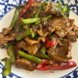 A13 เนื้อผัดพริกแกง แบบกับข้าว