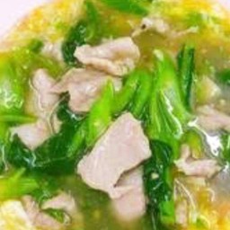 เส้นใหญ่ราดหน้าหมูไข่น้ำ