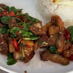 ข้าวหมูทอดผัดกะเพรา