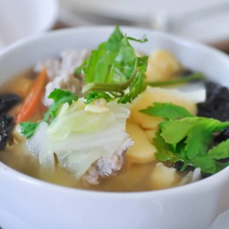 ต้มจืดเต้าหู้หมูสับสาหร่าย - Clear Soup with Bean Curd and Minced Pork