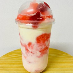 โยเกิร์ตสตอเบอรี่ปั่น