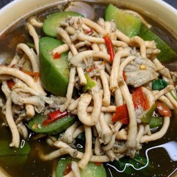 แกงเห็ดขอนใส่บวบหอม