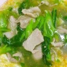 หมี่เหลืองกรอบราดหน้าไก่ไข่น้ำ