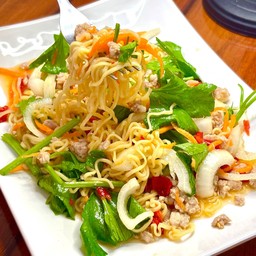 ยำมาม่าหมูสับ