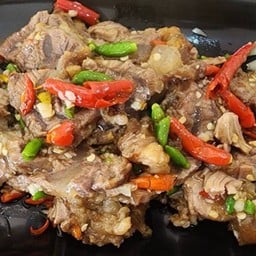 เนื้อน่องลายผัดแซ่บ