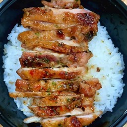 ข้าวไก่ย่างกะเพรา