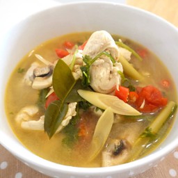 ต้มยำไก่น้ำใส - Chicken Tom Yum Soup