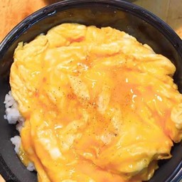 ข้าวหน้าไข่ข้น (ไม่มีเนื้อสัตว์ )