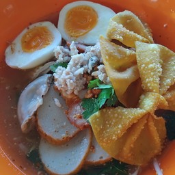 ก๋วยเตี๋ยวต้มยำไข่