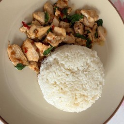 กระเพราอกไก่