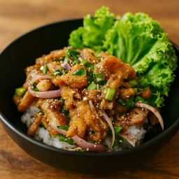 ข้าวยำไก่แซ่บ