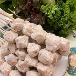 [อร่อยซ่ากับโค้ก] ลูกชิ้นเอ็นหมู 5 ไม้ +  โค้ก ออริจินัล (กระป๋อง)
