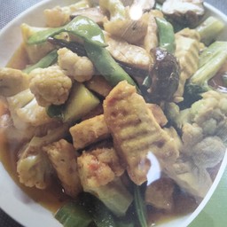 ผัดพริกแกงดอกกะหล่ำ