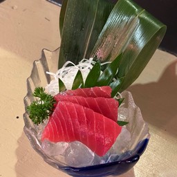 ซาชิมิทูน่าสดๆ 3 ชิ้น