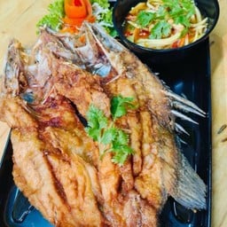 ปลากระพงทอดน้ำปลา