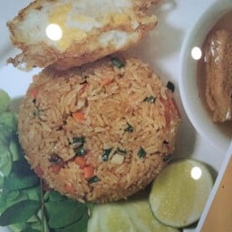 ข้าวผัดโบราณ ไข่ดาว