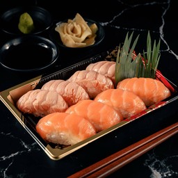 5. Salmon Sushi 4p + Aburi Salmon Sushi 4p