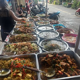 ข้าวแกง เศรษฐี เจ๊แอ้